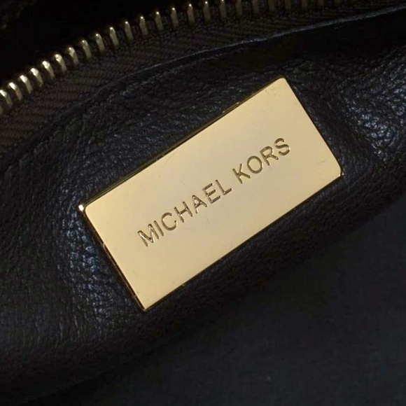 Michael Kors Large Gia Crocodile Embossed Leather Satchel in Crimson NWOT - Picture 7 of 16